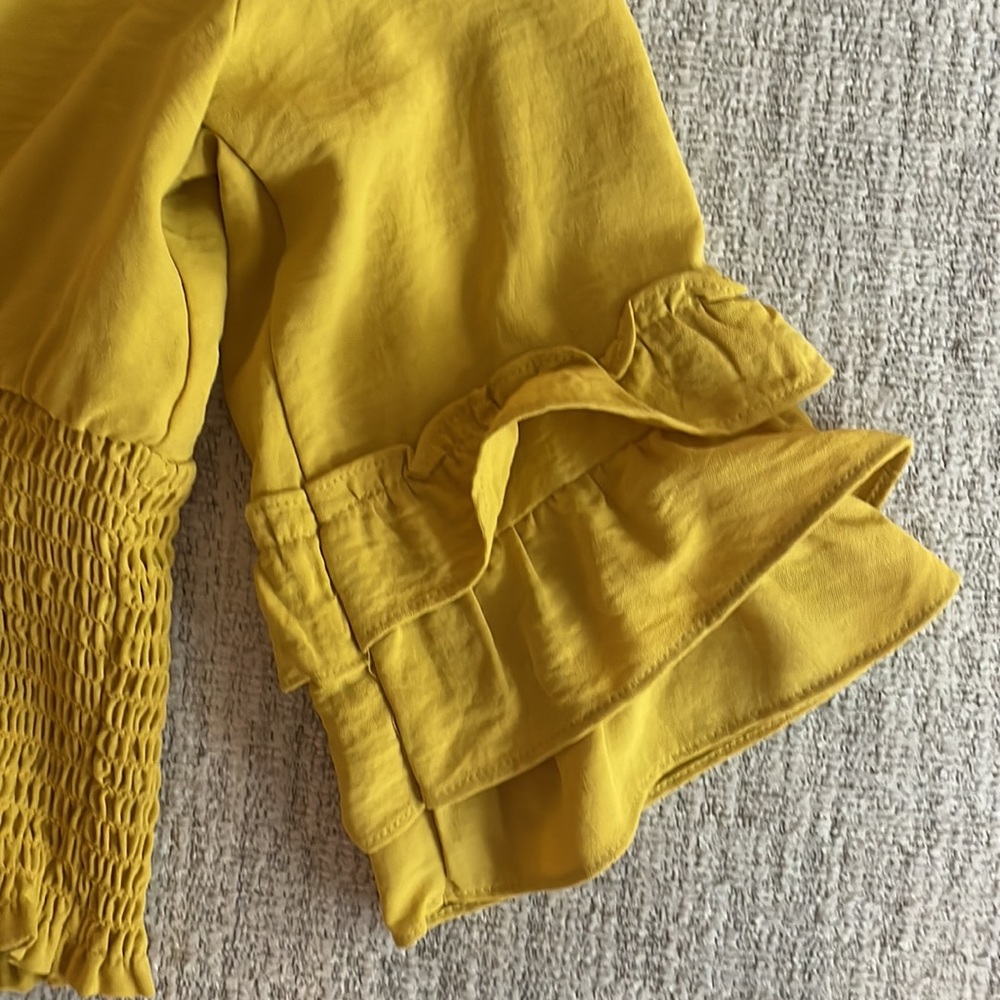 Beautiful yellow top. - Picture 2 of 3